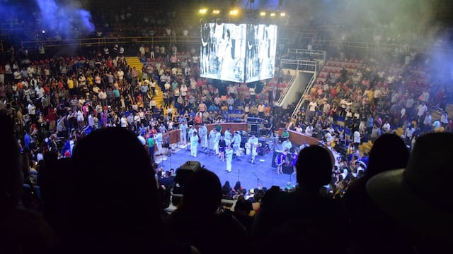 Los Ángeles Azules cantaron sus éxito musicales en un palenque