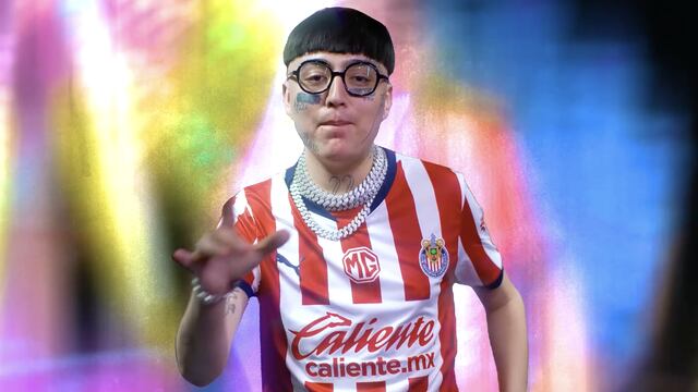 Dani Flow enciende la polémica al utilizar un jersey de Omar Bravo en la presentación de su nueva canción