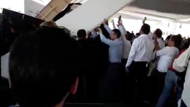 Derriba viento estructura en presentación de Jóvenes Construyendo el Futuro