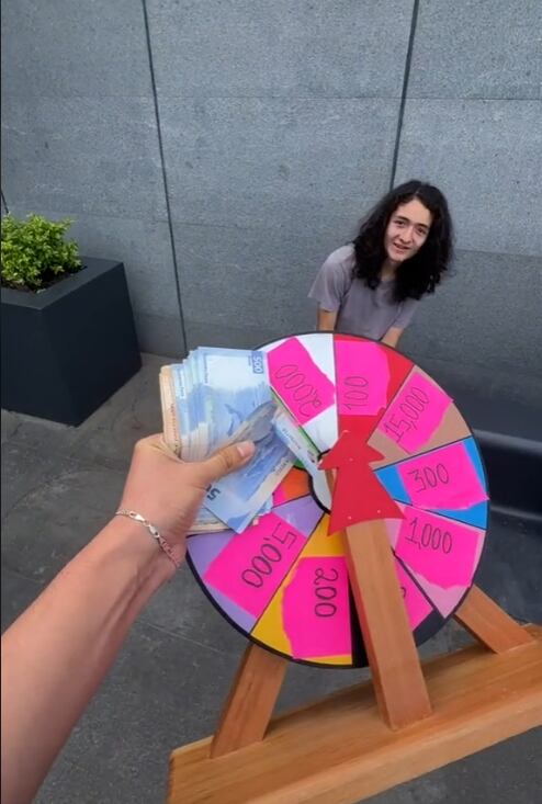 Joven acepta reto en TikTok y pierde hasta las cejas