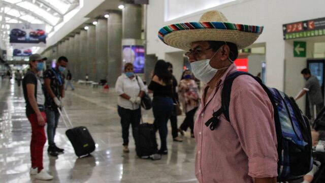 Personas con cubrebocas.