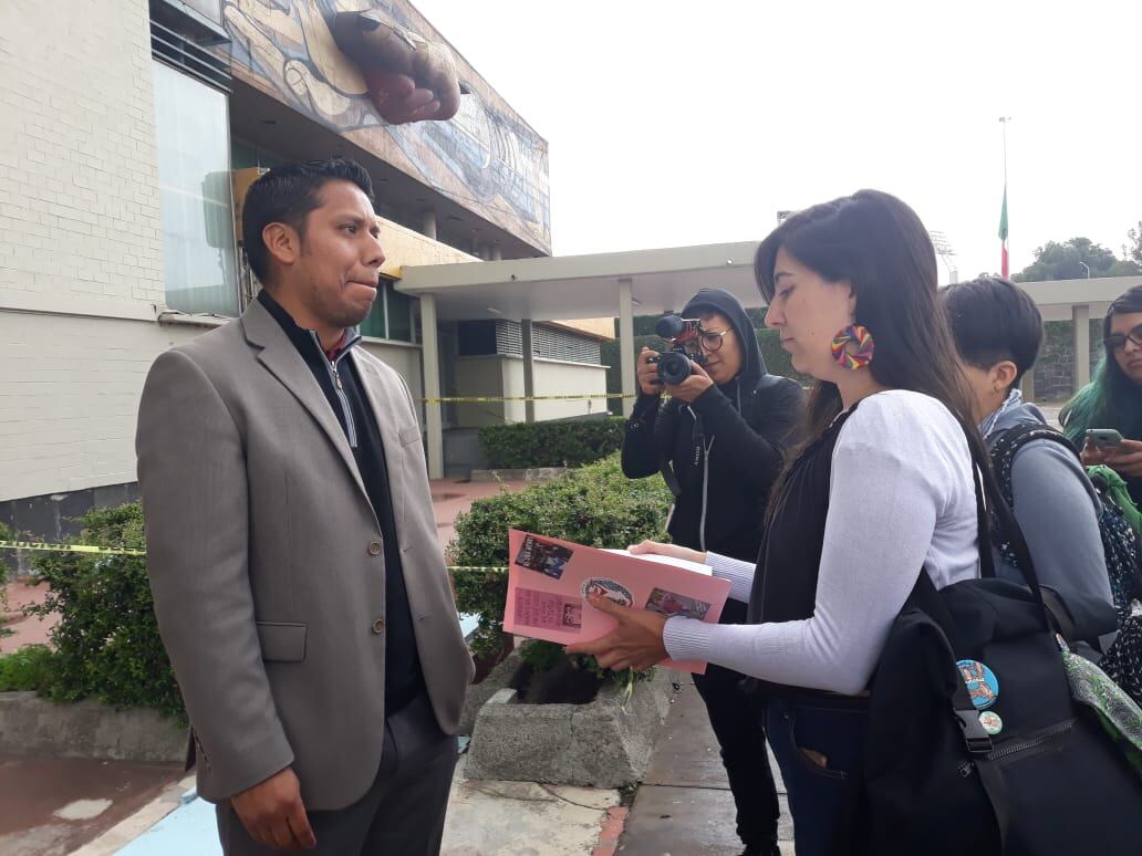 Entrega de carta en Rectoría.