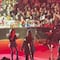 Fanática le quitó el micrófono a Yuridia durante su concierto (VIDEO)