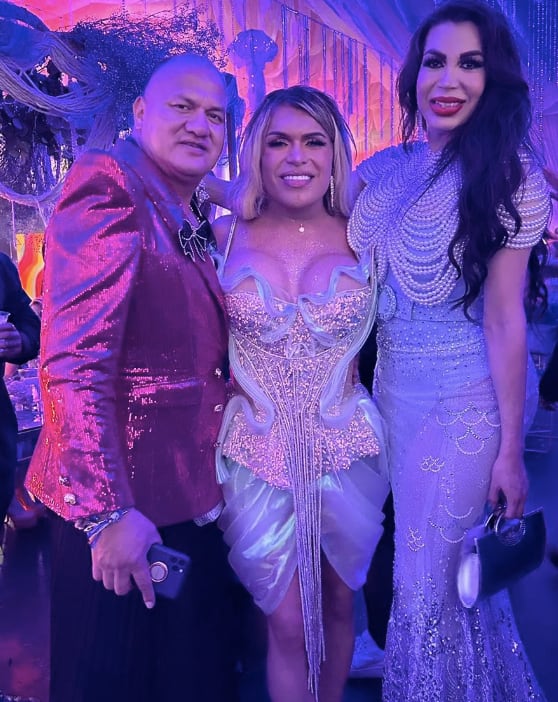 Vanessa Labios 4K junto a su amiga Wendy Guevara