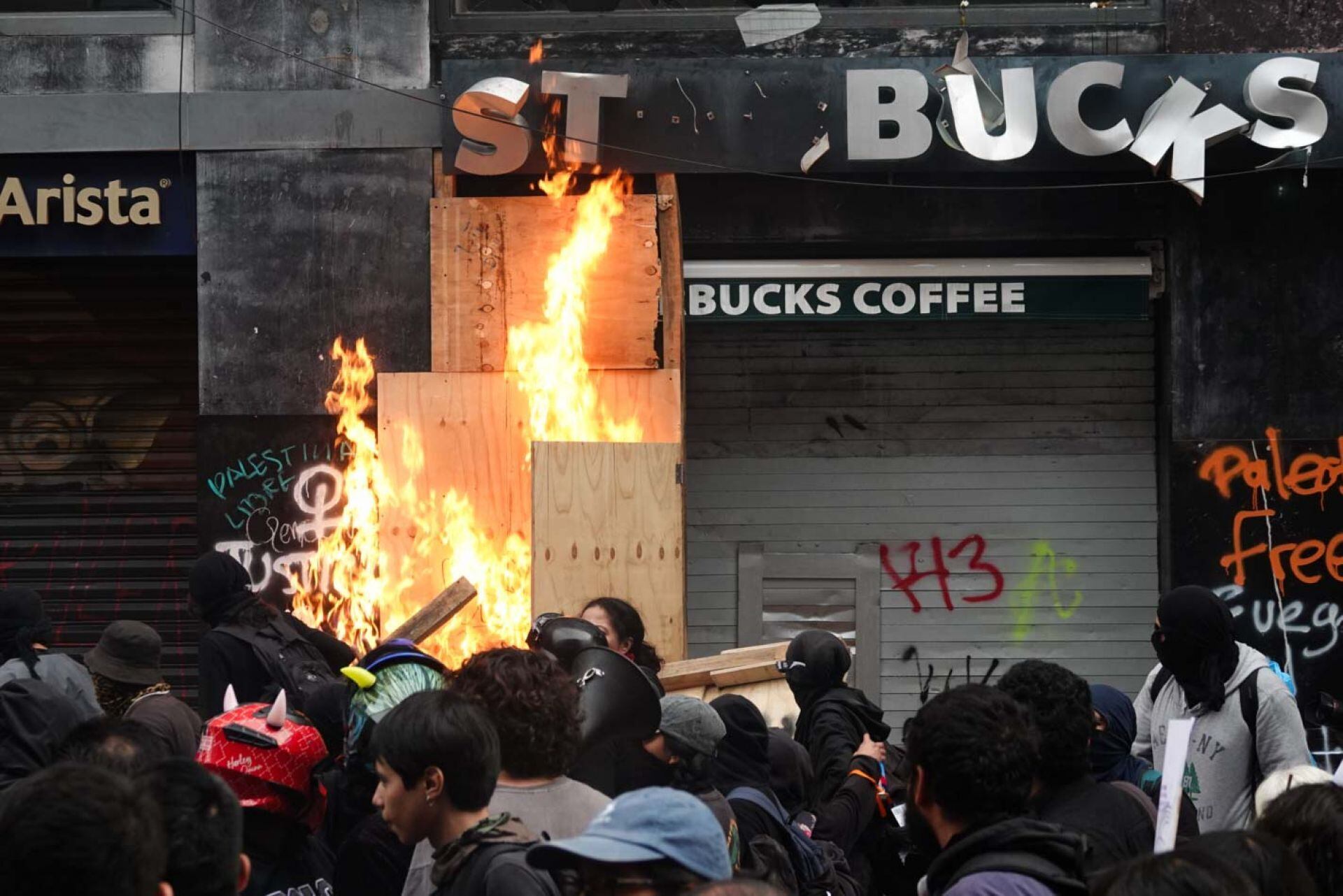 Canaco condena vandalismo en marcha del 2 de octubre; exigen encontrar a autores intelectuales por daños millonarios en CDMX