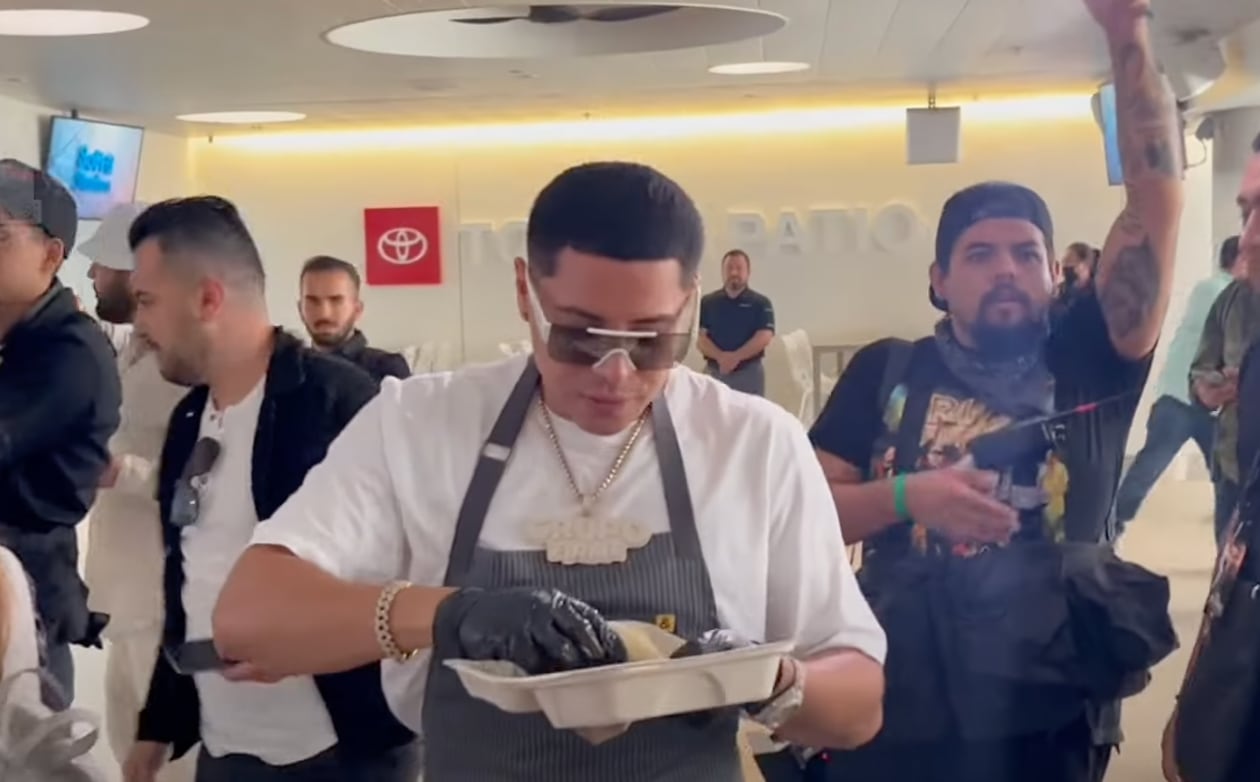 Eduin Caz y Grupo Firme ahora sirven tacos