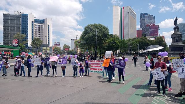 Bloqueo en Paseo de la Reforma; se manifiestan por falta de medicamento
