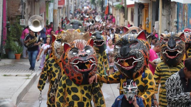 Con un recorrido de danzas y grupos de la zona indígena Nahuatl de la Región Centro del estado de Guerrero, se dió inicio al 3er Festival Cultural de Lenguas Indígenas en la cabecera municipal de Chilapa de Álvarez