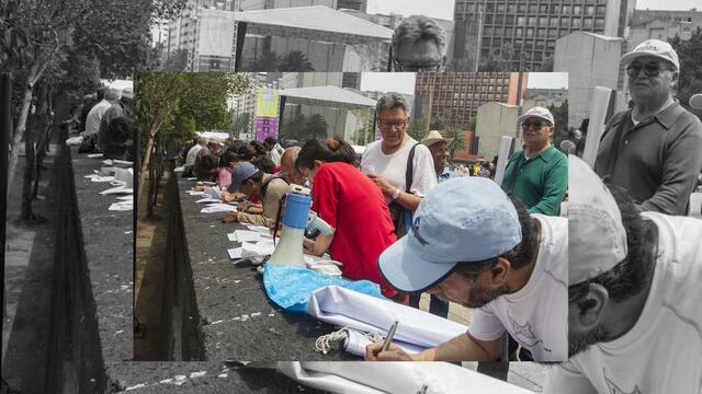 Decenas de personas acuden a firmar amparos con el propósito de que se reinstale el noticiero de Carmen Aristegui en Noticias MVS, en una carpa colocada en el Monumento a la Revolución.