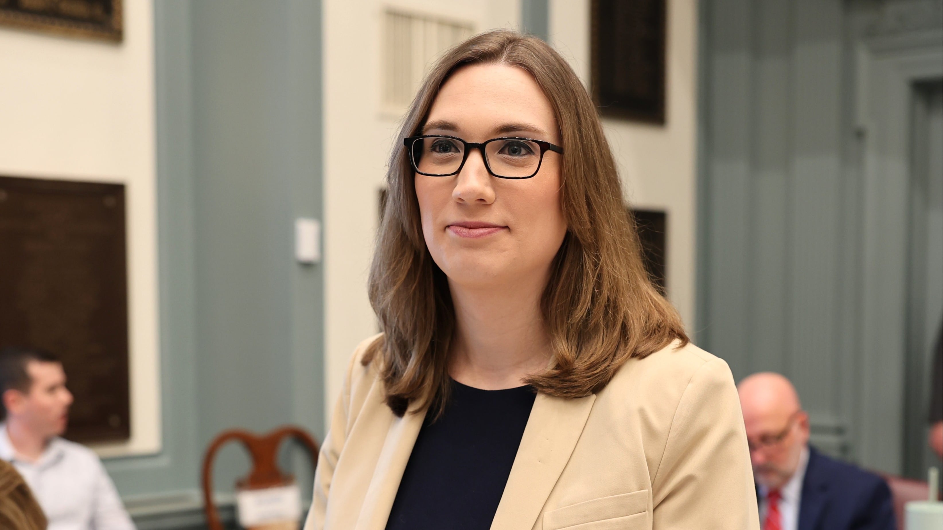 ¿Quién es Sarah McBride? La primera congresista transgénero en Estados Unidos