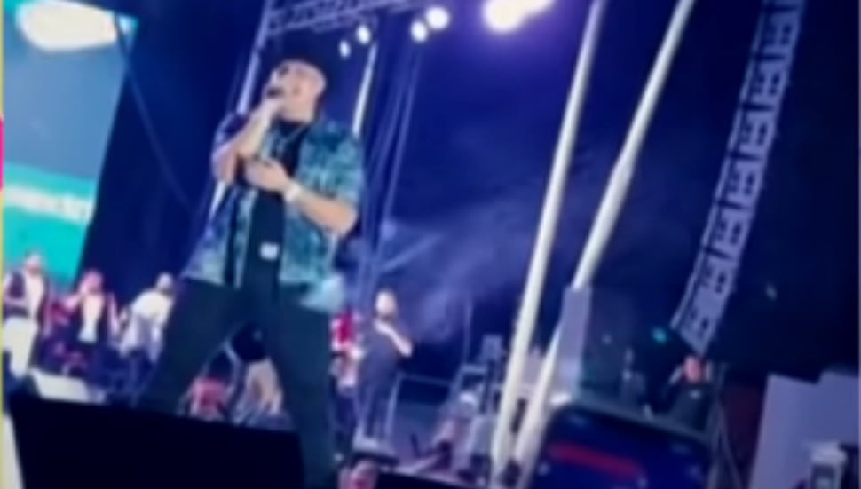 Eduin Caz, vocalista de Grupo Firme, corre a fan de su concierto por aventarle una cerveza