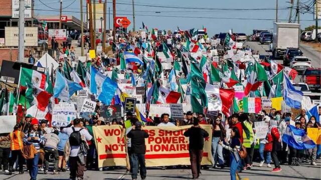 Protesta de migrantes mexicanos en Los Ángeles, California