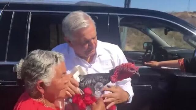 AMLO, señora y pavo