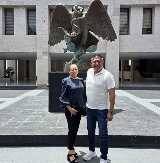 Gildardo Maldonado Guzmán con su esposa Verónica Flores.