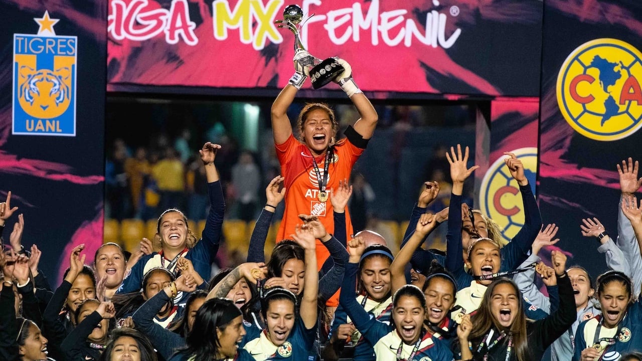 América celebra su primer título de la Liga MX Femenil