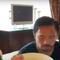 Manny Pacquiao no puede abrir los ojos; su esposa le da de comer en la boca