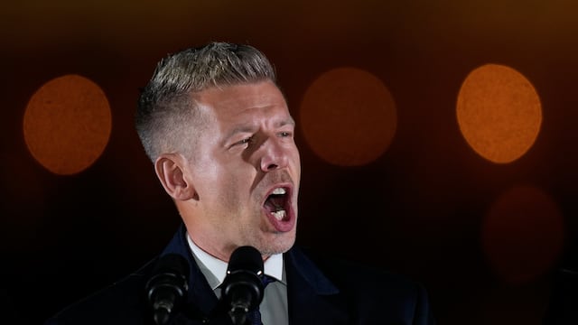 Péter Magyar tiene una carrera política corta y una vida familiar de escándalo pero ya es el nuevo primer ministro de Hungría