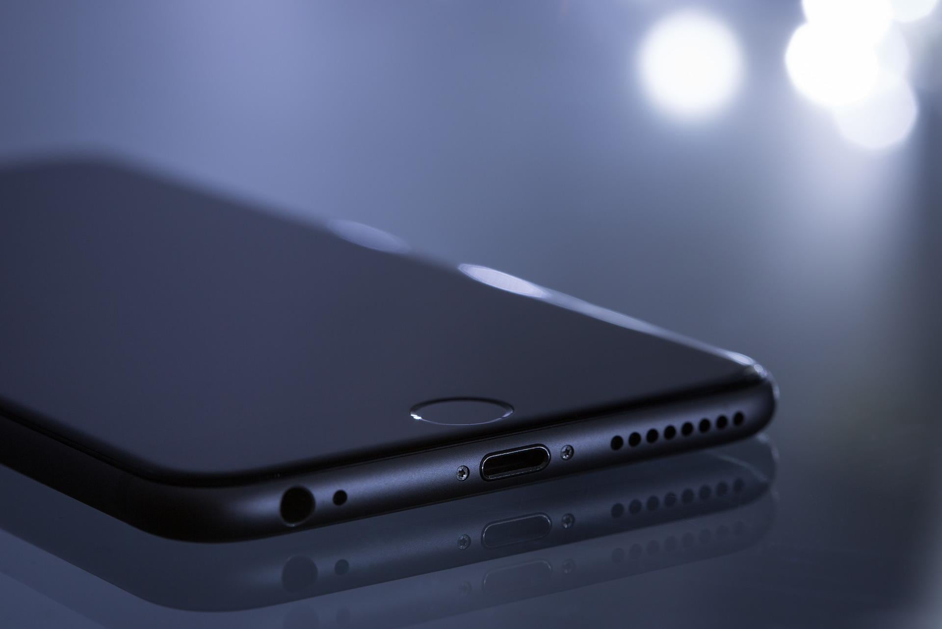iPhone con puerto Lightning