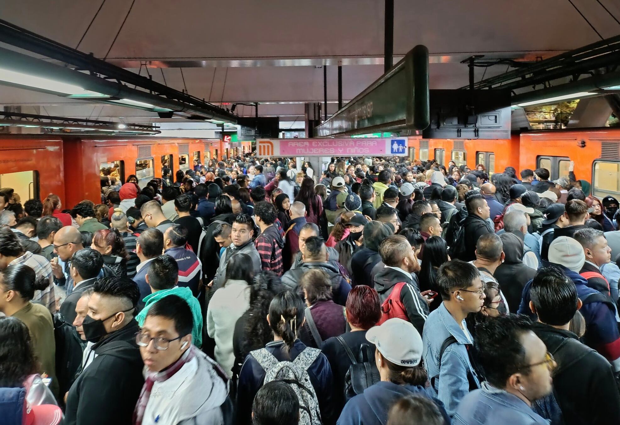 Línea 8 del Metro CDMX hoy 11 de marzo