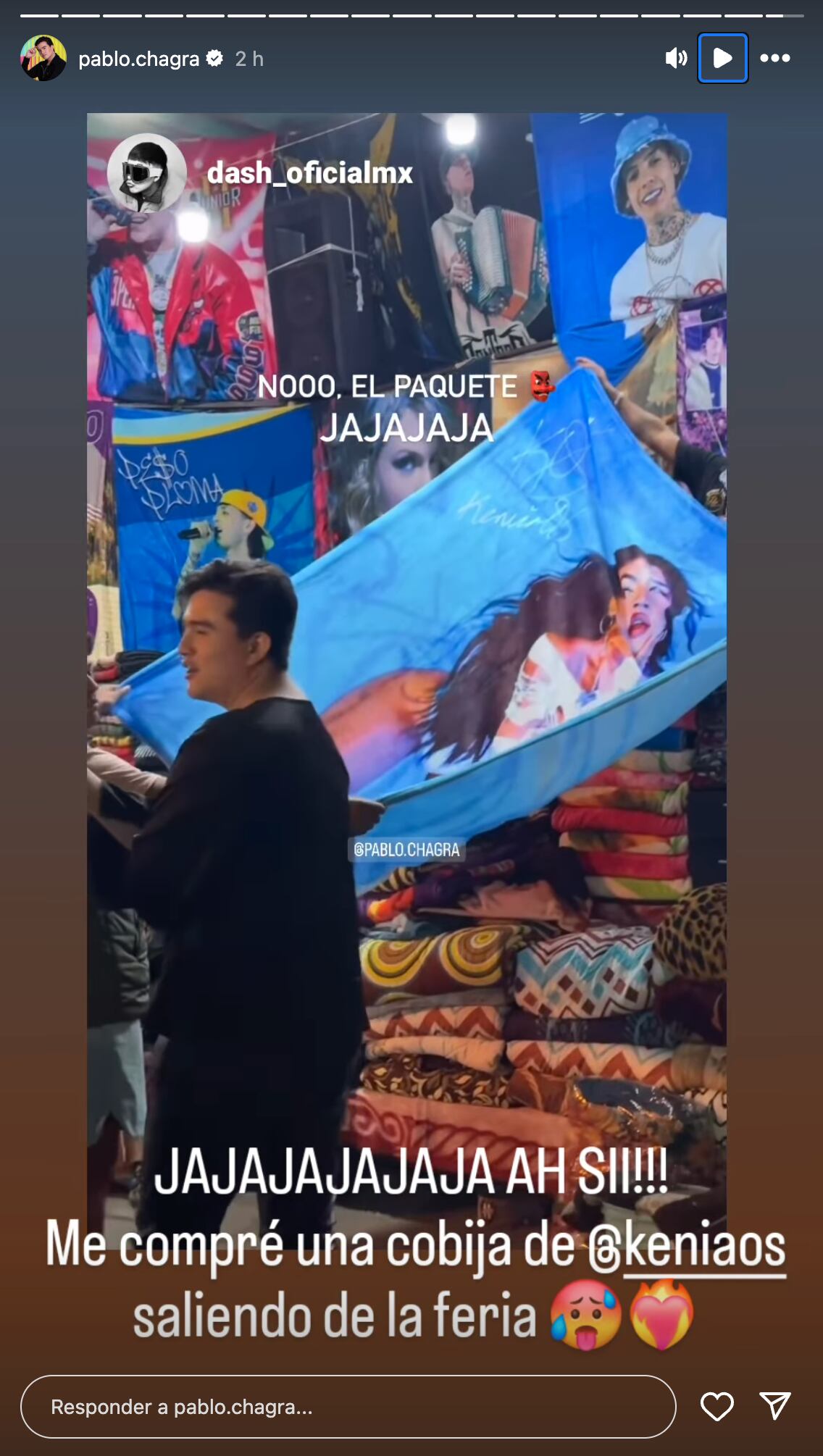 Pablo Chagra compró su colcha de Kenia Os con el vendedor de cobijas