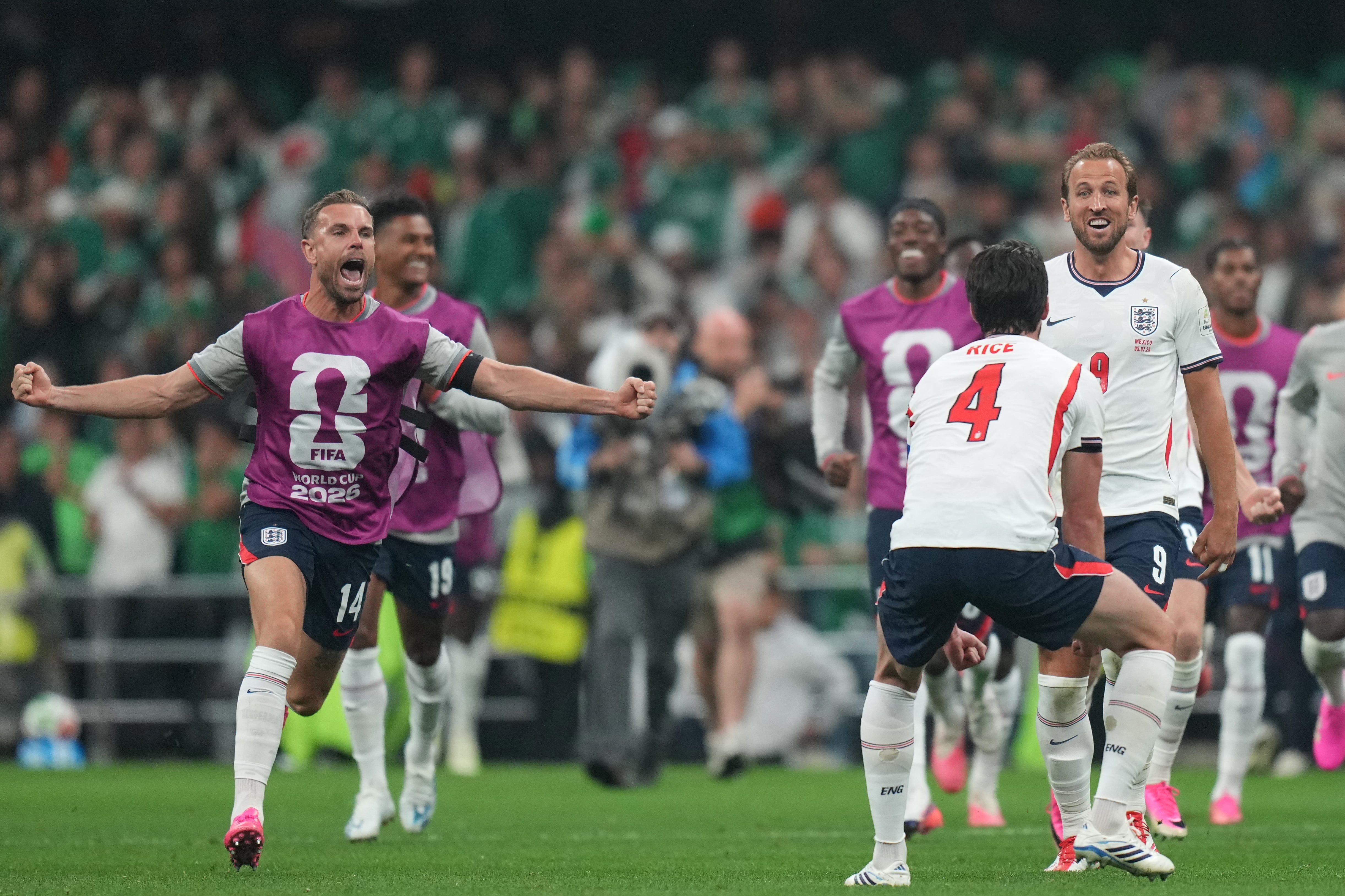 La celebración del triunfo de Inglaterra le costó una fuerte lesión a Jordan Henderson