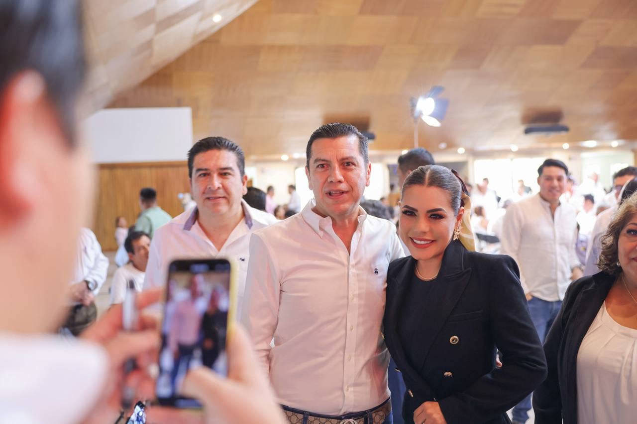 Evelyn Salgado fortalece desarrollo sustentable y construcción en Guerrero.