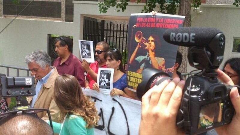 A Laurence no se le ha permitido elegir su abogado: hermana de chileno detenido