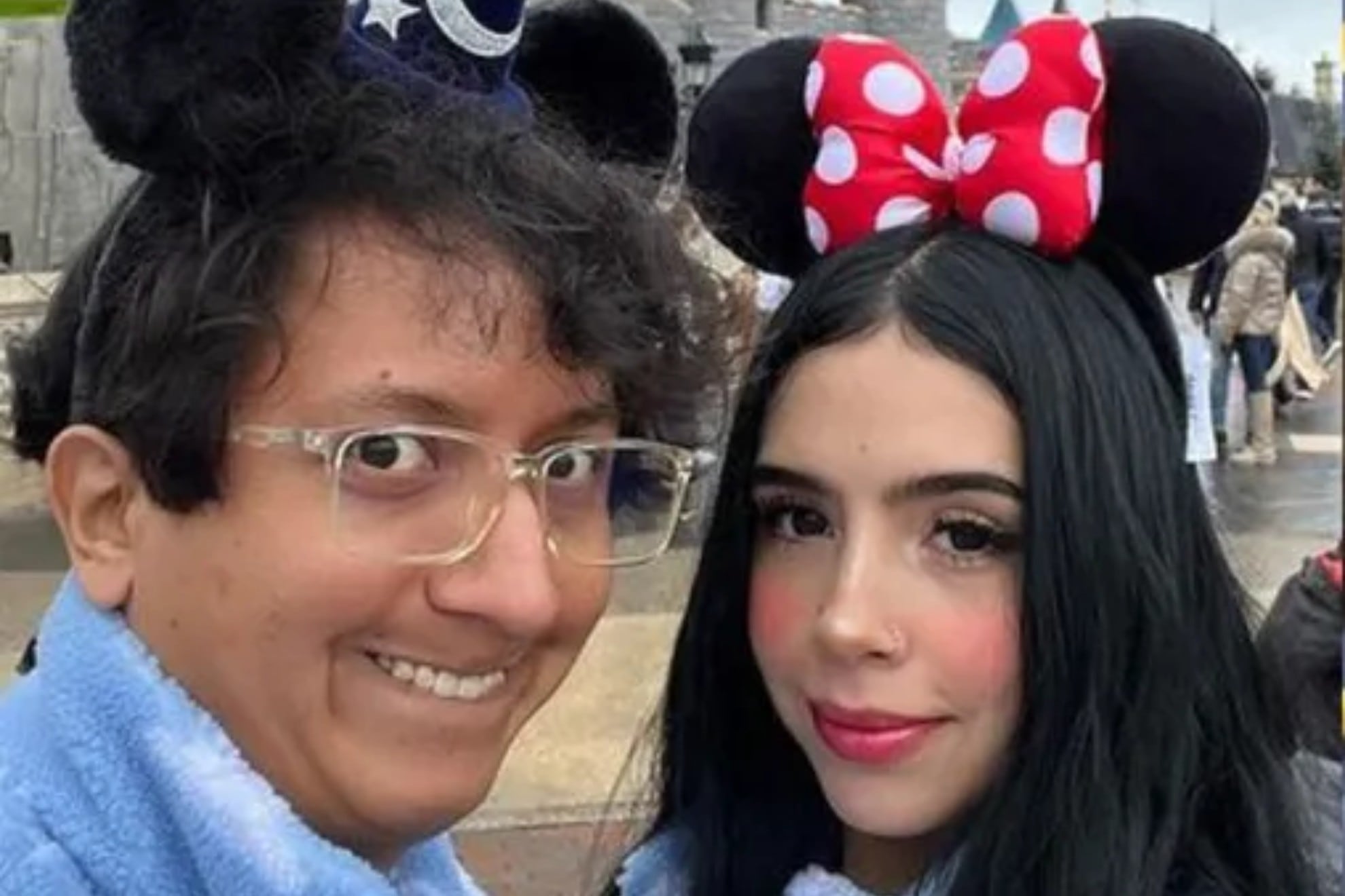 Ron Roneos y La Niña Fresa