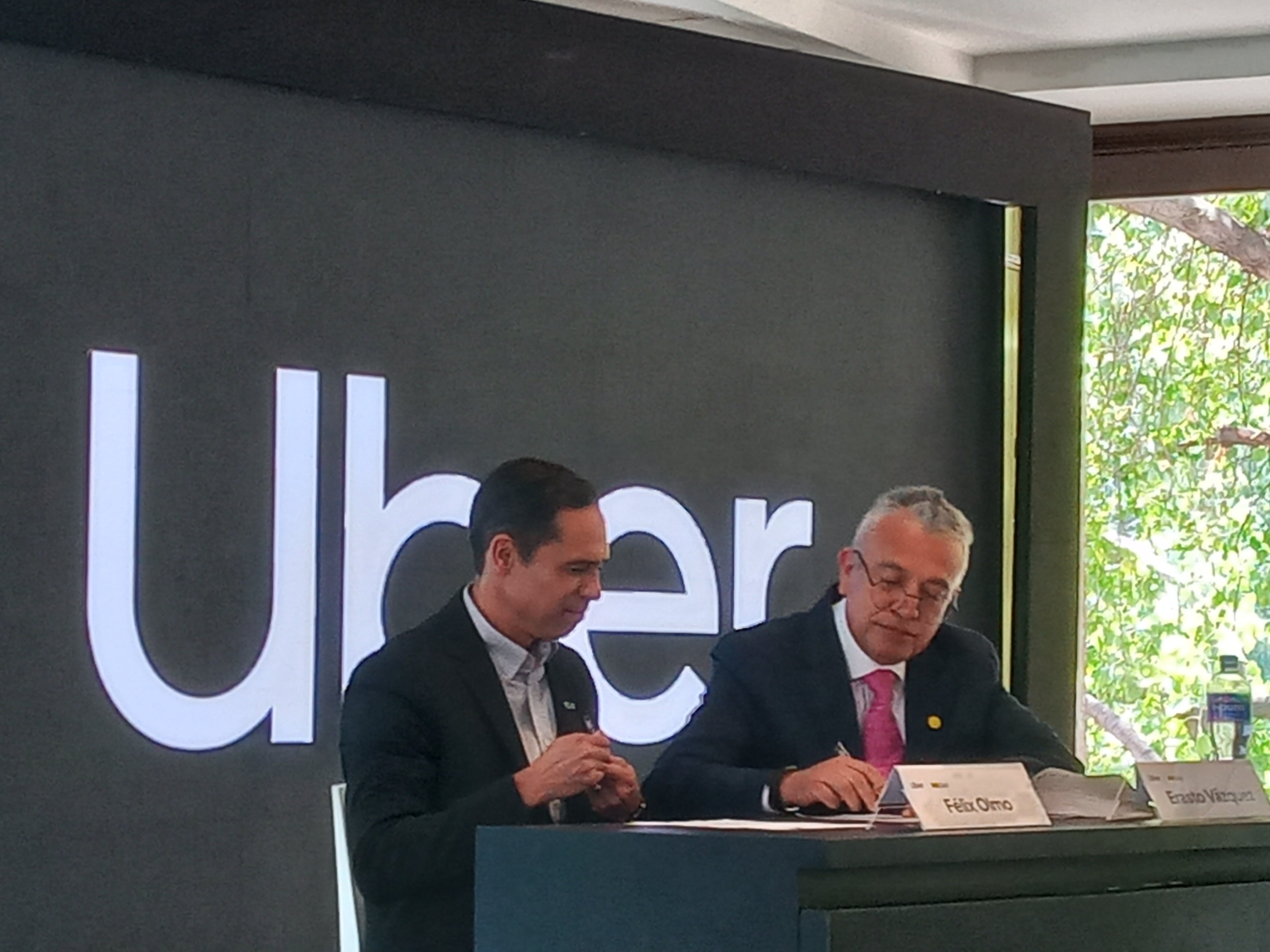 La alianza de Uber y MxTaxi busca cubrir la alta demanda de viajes rumbo al Mundial 2026 con taxis concesionados