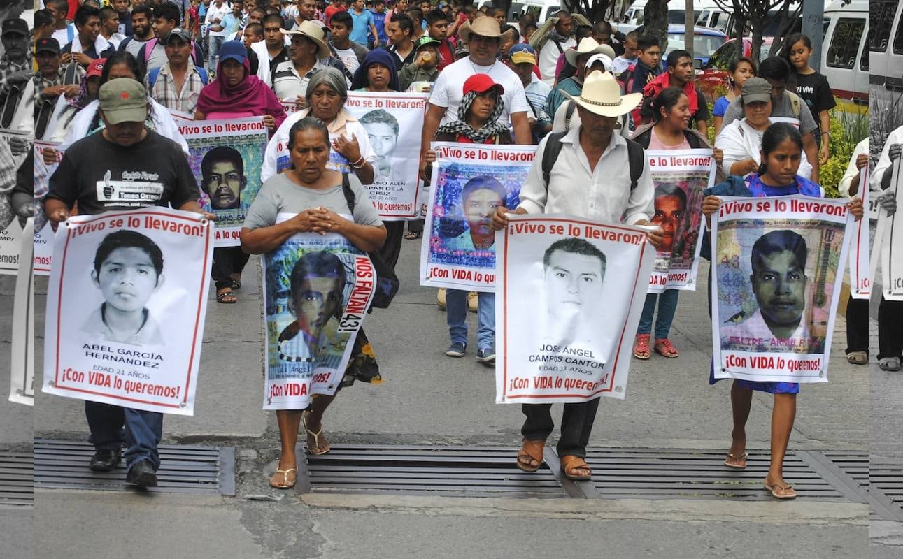Marcha de padres de normalistas de Ayotzinapa