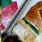 ¿Cucaracha por mono? Exhiben en TikTok una Rosca de Reyes con asqueroso relleno