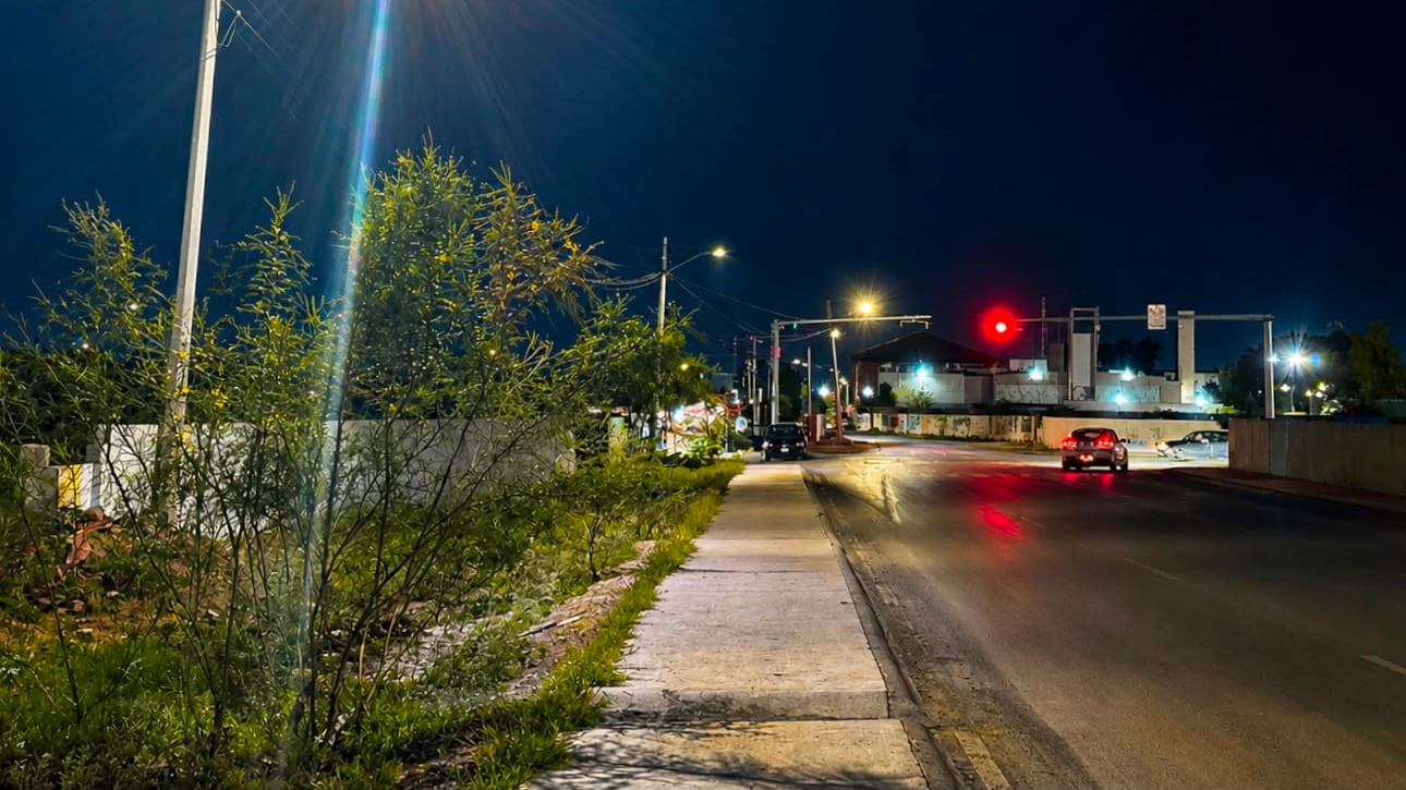 Torreón mejora iluminación en vialidades estratégicas con nuevas luminarias LED