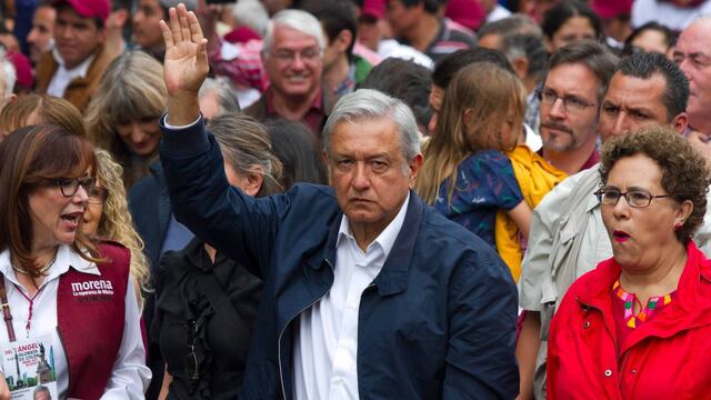 AMLO en la marcha que organizó Morena en apoyo a CNTE.