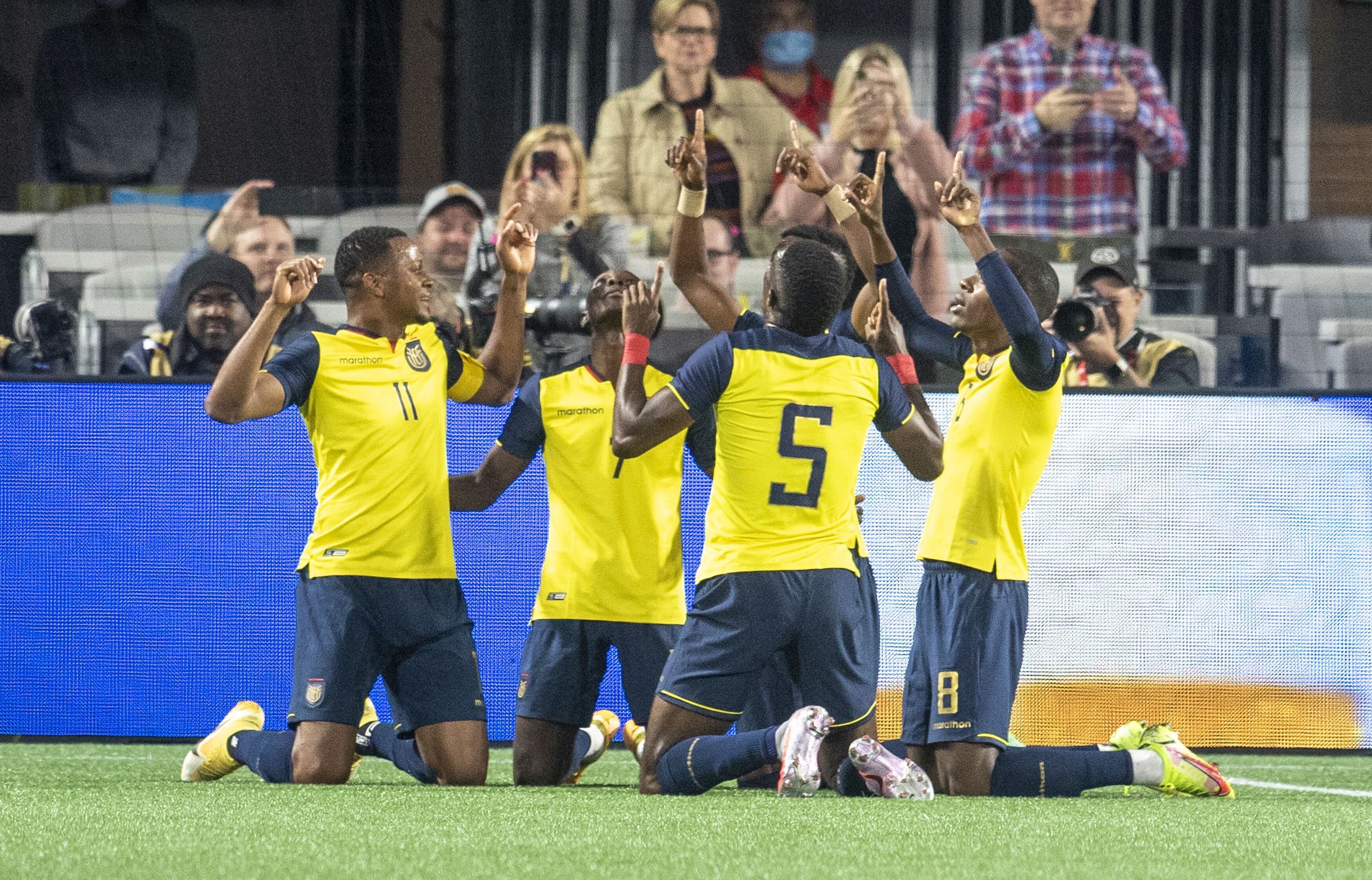 La Selección de futbol de Ecuador gana 2-1 a México tras el primer tiempo