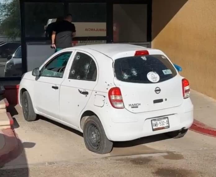Vehículo donde fue baleado Federico Hans en Caborca