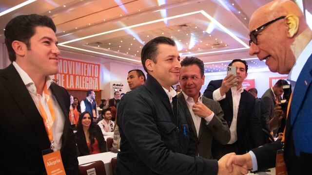 Dante Delgado dirigente de MC, con Samuel García y Luis Donaldo Colosio Riojas en la Convención Nacional de este partido.