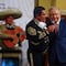 VIDEO: AMLO se puso nervioso cuando le pidieron echarse un palomazo con mariachi por el Día de las Madres