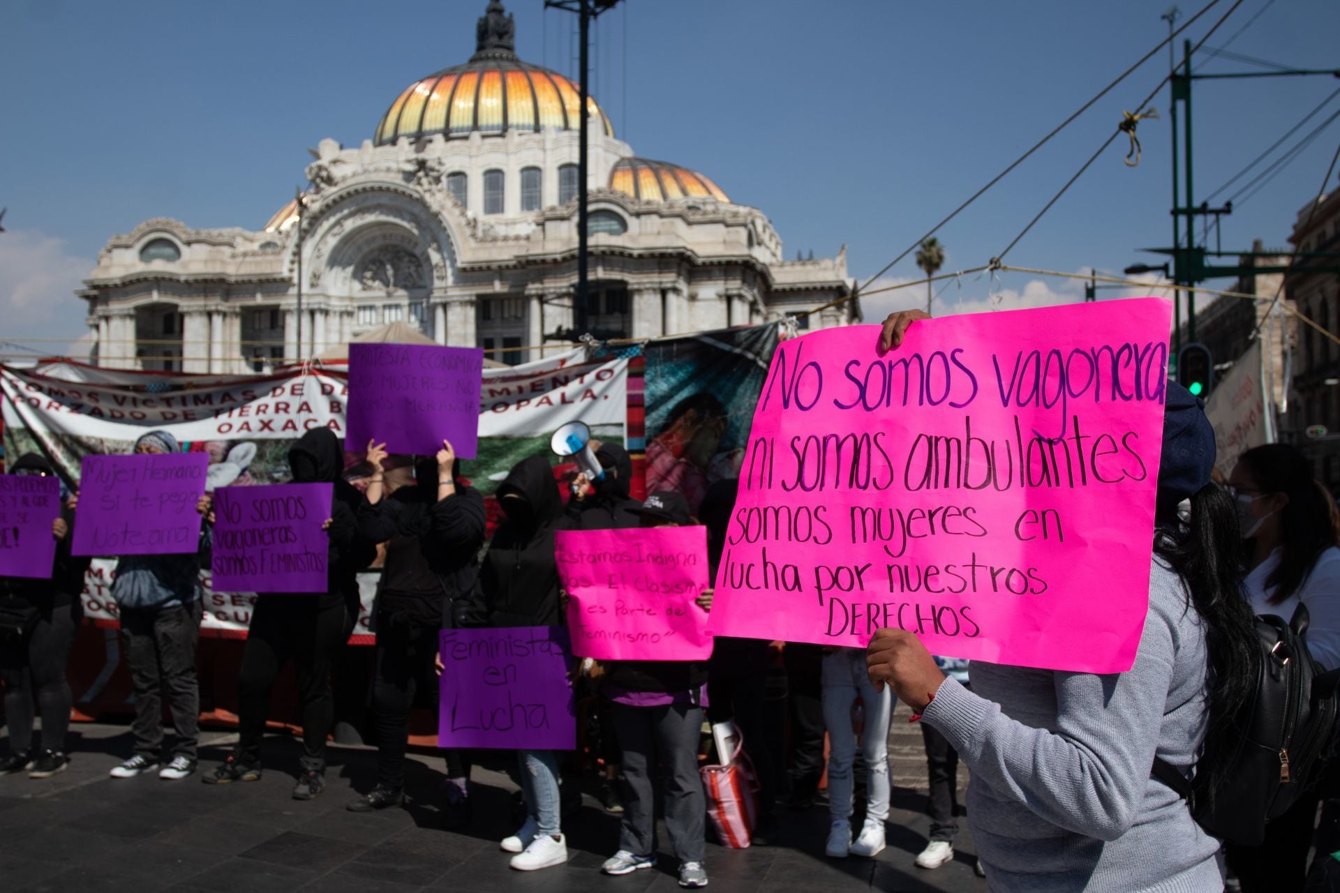 Protesta de la colectiva Leonas en Manada contra la violencia económica