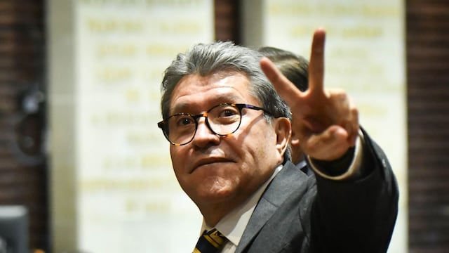 Ricardo Monreal respalda a Cuauhtémoc Blanco tras polémica por jugar pádel durante votación