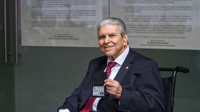 Carlos Aceves del Olmo.