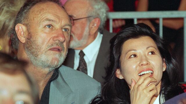 Gene Hackman y su esposa Betsy Arakawa.