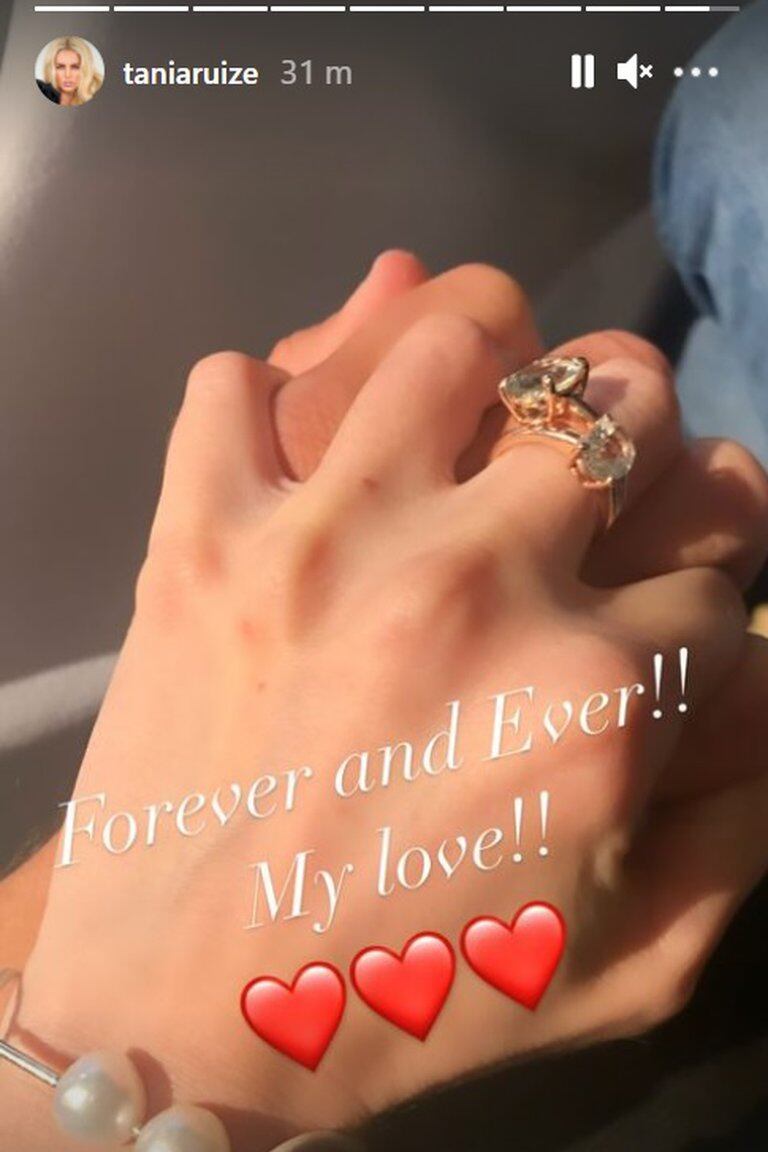 Tania Ruiz presume anillo