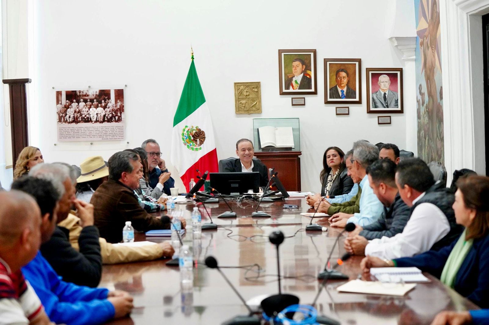 Gobierno de Sonora refuerza apoyo al sector pesquero con entrega de motores y simplificación de trámites