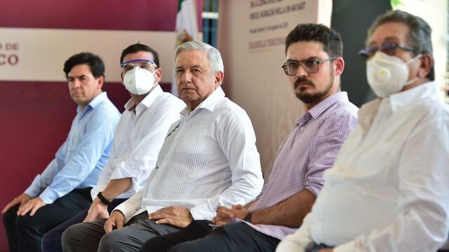 AMLO y funcionarios de su gobierno