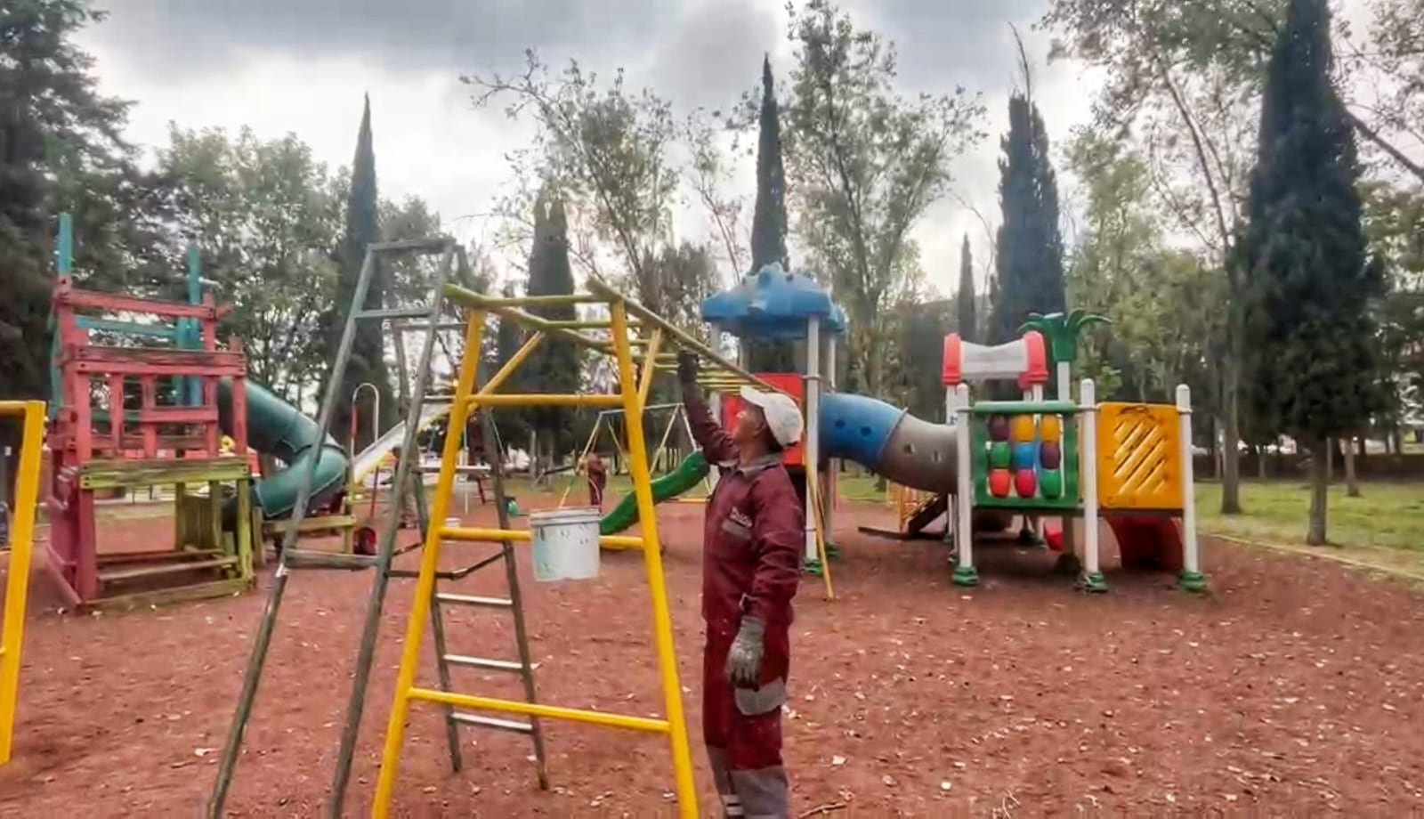 Toluca rehabilita parques y espacios públicos para convivencia familiar.