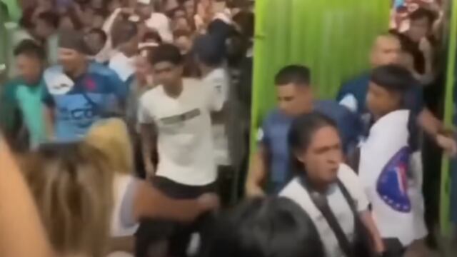 Estampida humana en el futbol de El Salvador