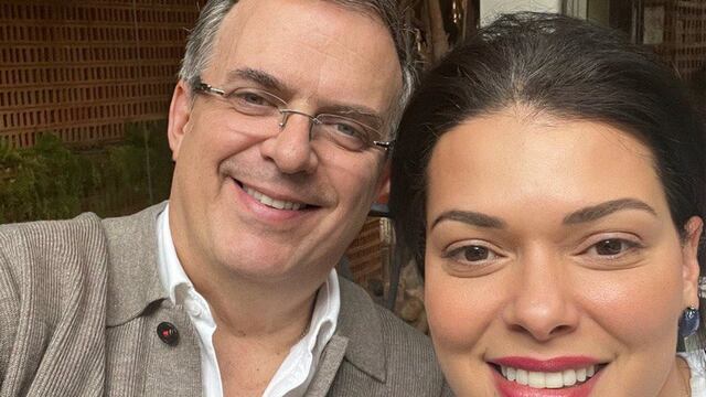 Marcelo Ebrard y su esposa Rosalinda Bueso