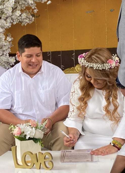 Se casa Karlita La Santera