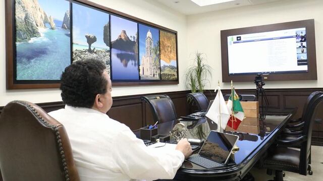 Carlos Mendoza Davis.