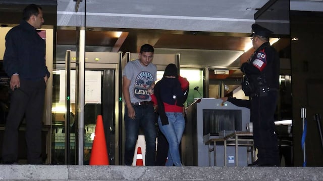 La diputada sale de instalaciones de la SEIDO luego de un interrogatorio de autoridades federales.